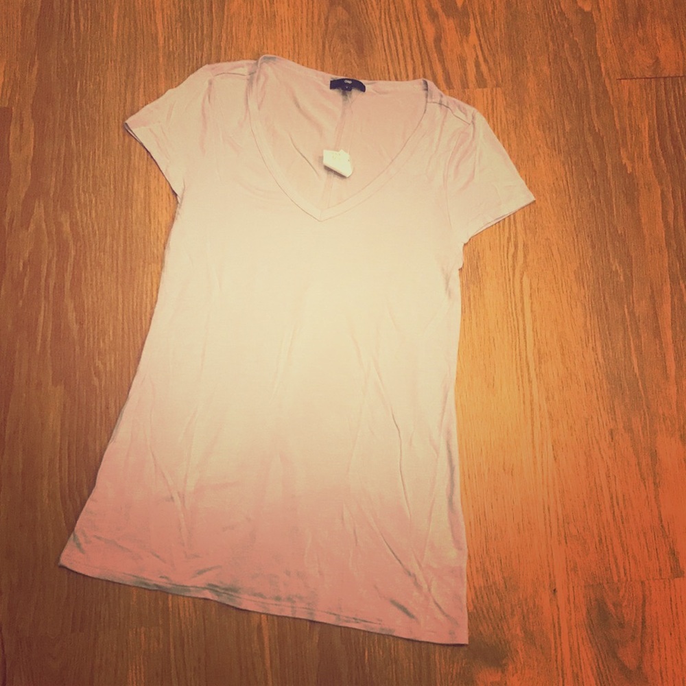 Gap lavender v-neck T-shirt